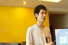 外国小姐姐口琴视频教学,轻松入门，乐享音乐之旅