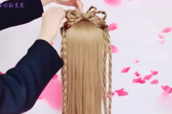 小姐姐穿汉服披肩毛衣,小姐姐汉服披肩毛衣演绎时尚穿越